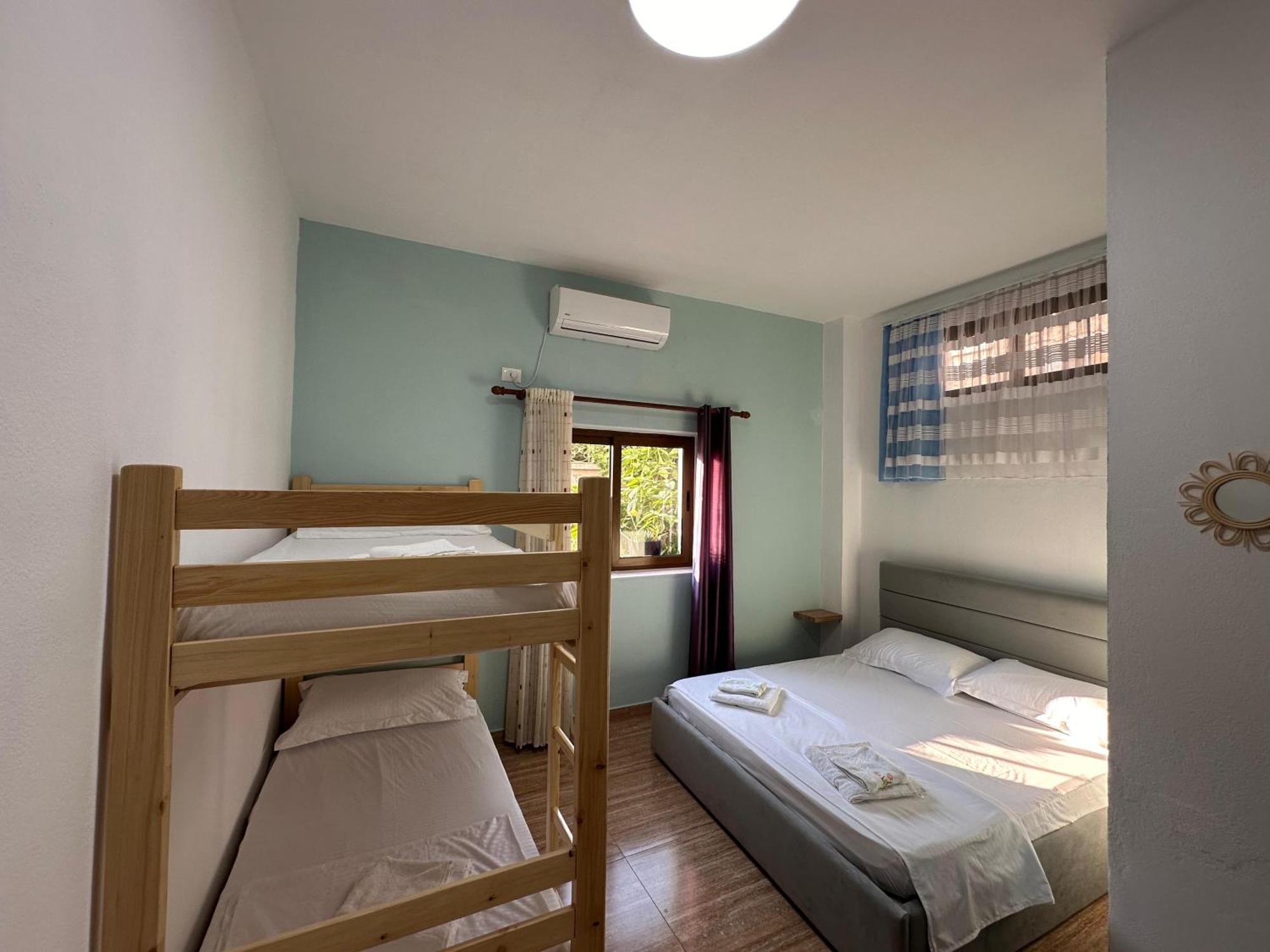 Las Palmas Guesthouse Shkodër Esterno foto