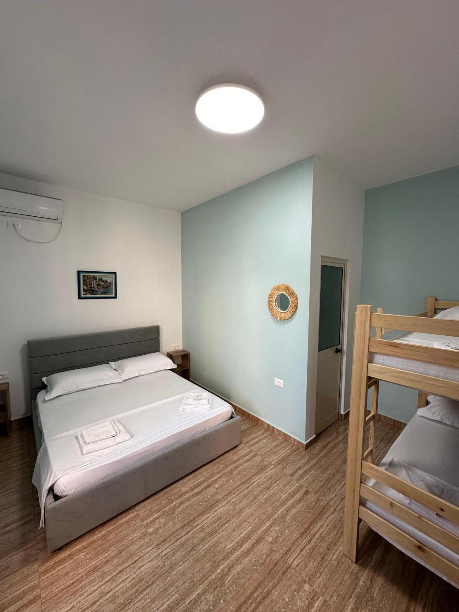 Las Palmas Guesthouse Shkodër Esterno foto