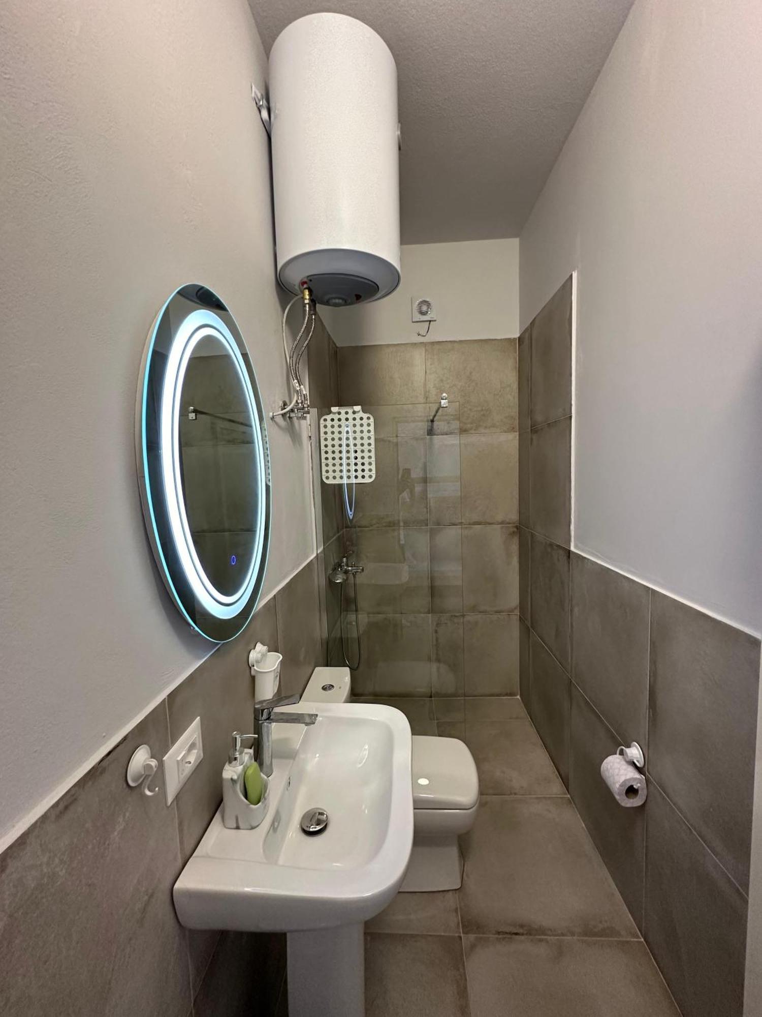 Las Palmas Guesthouse Shkodër Esterno foto