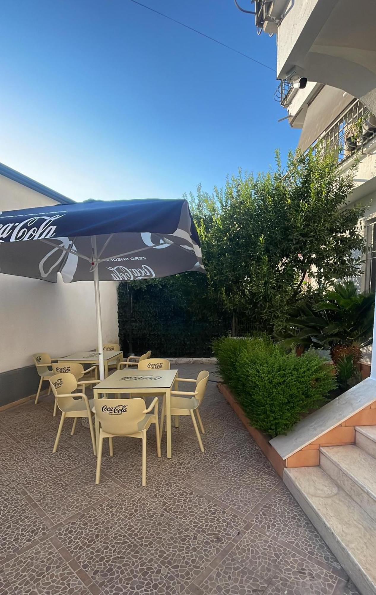 Las Palmas Guesthouse Shkodër Esterno foto