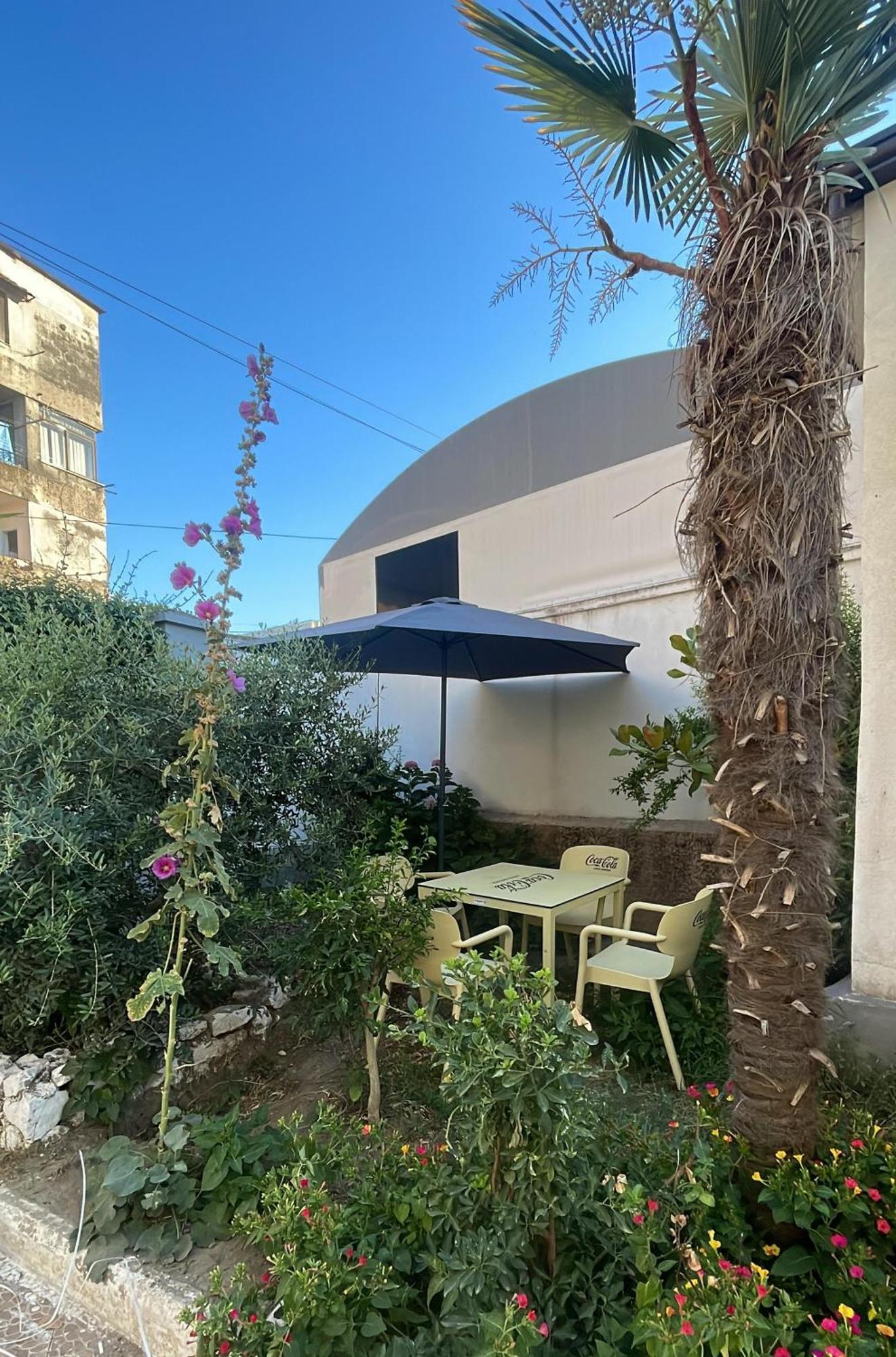 Las Palmas Guesthouse Shkodër Esterno foto